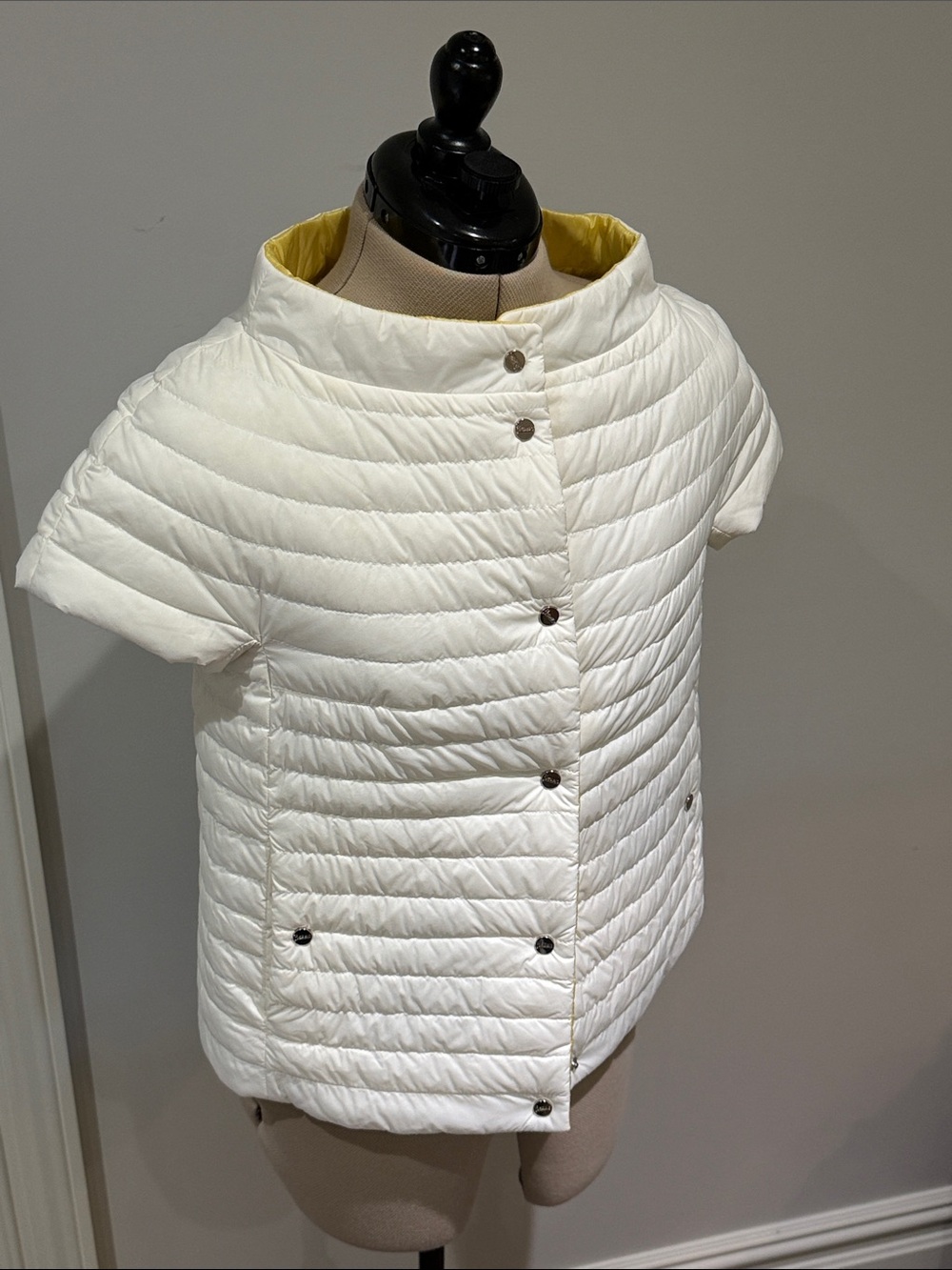 Herno Reversable Greta Cap Short Sleeve Puffer Coat in White / Yellow 40 IT/4